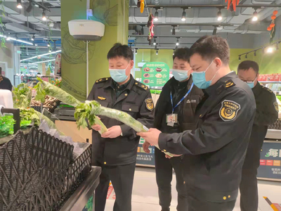 我县多措并举强化疫情防控期间食用农产品市场监管，筑牢安全防线